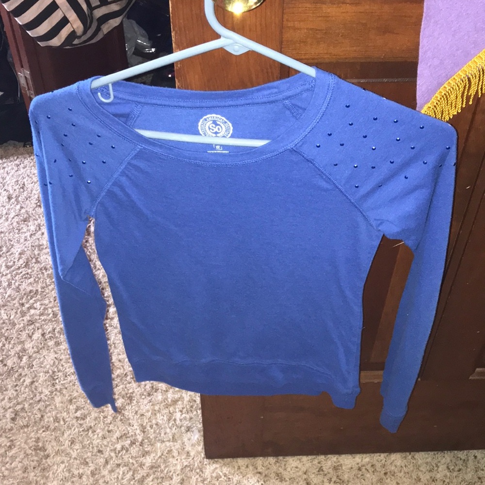 blue shirt